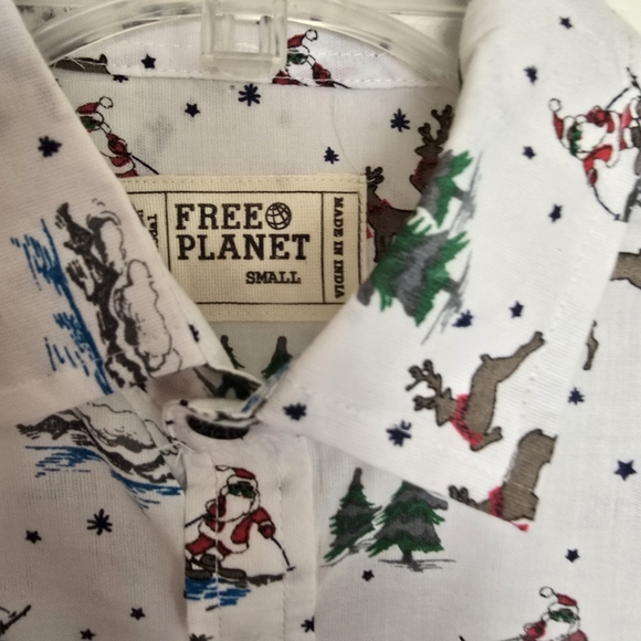 NWT Free Planet White Festive Santa Sleigh Reindeer Christmas Print Men's Shirt - Picture 2 of 4